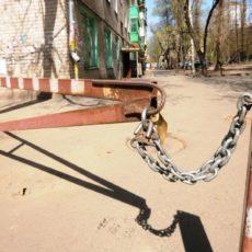 В Шымкенте собрали урожай бетонных блоков и шлагбаумов