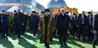 Назарбаев и Токаев поздравили казахстанцев с Наурызом