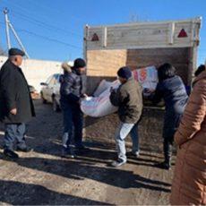 Коллектив Байдибекской райбольницы помог многодетным продуктами питания
