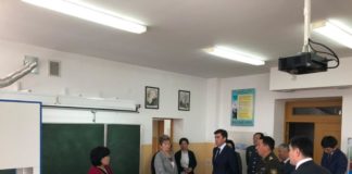 Аким Шымкента полностью осмотрел школу, посетил газораспределительный пункт в микрорайоне Ынтымак