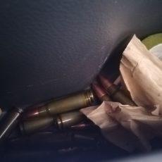 Пограничники обнаружили джип с боеприпасами