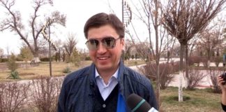 Чиновники Шымкента рассказали, что подарят близким на 8 Марта Аким Шымкента Габидулла Абдрахимов