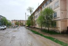 Жители Шардары просят Шукеева решить их коммунальные проблемы Шардаринцы уже который раз просят местный акимат решить их проблемы с очисткой канализации в многоэтажных домах и облагородить дворы
