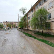 Жители Шардары просят Шукеева решить их коммунальные проблемы Шардаринцы уже который раз просят местный акимат решить их проблемы с очисткой канализации в многоэтажных домах и облагородить дворы