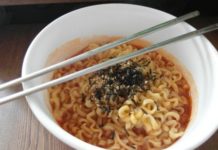 Корейскую лапшу и кляр с ГМО изъяли из магазинов Астаны