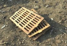 Полицейские нагрянули на место сбыта канализационных люков в Алматы