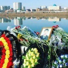 Казах-полицейский из Нью-Йорка надел траурную ленту в память о коллеге из Атырау погиб полицейский в Атырау