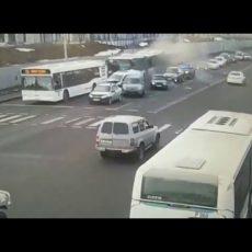 Смертельное ДТП с автобусами в Нур-Султане: аким приехал к месту аварии (видео) Смертельное ДТП с автобусами в Нур-Султане