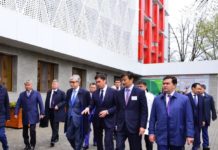Касым-Жомарт Токаев посетил новый медицинский центр «MEDIKER 4К» в Шымкенте Касым-Жомарт Токаев посетил новый медицинский центр "MEDIKER 4К" в Шымкенте