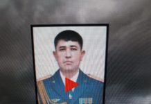 У погибшего в крушении вертолета майора остались семеро детей