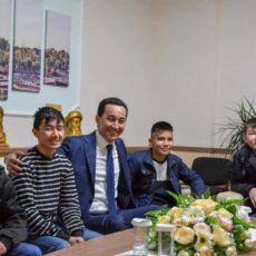 Судьи Шымкента открыли счета в банке воспитанникам детского дома