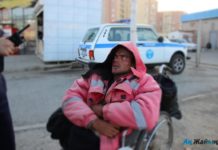 Инвалид из Шымкента просит милостыню на улицах Атырау житель Шымкента просит милостыню в Атырау