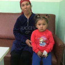 Врачи Туркестанской области вернули к жизни утонувшую девочку