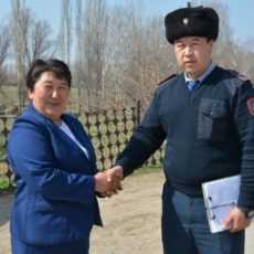 Полицейские Туркестанской области вернули сельчанке пропавших лошадей