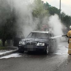 В Шымкенте возле рынка «Казбек» сгорел «Мерседес»