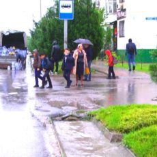 Жители Шымкента жалуются на отсутствие остановок в городе Жители Шымкента жалуются на отсутствие остановок в городе