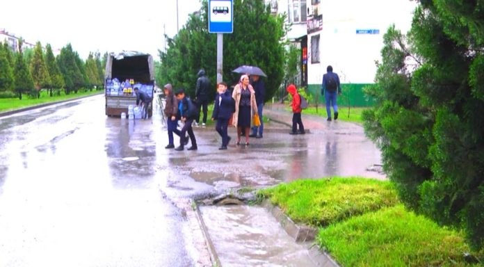 Жители Шымкента жалуются на отсутствие остановок в городе