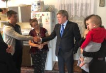 Руководитель горздрава посетил ребенка, которому сделали клизму кипятком Руководитель горздрава посетил ребенка, которому сделали клизму кипятком