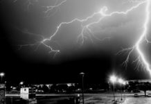 Шымкентцев предупреждают о грозе и порывистом ветре гроза