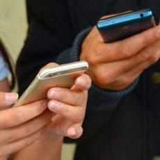 Оплачу покупку ладонью! смартфон в руках