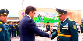 Аким Шымкента вручил ключи от автомобилей подразделениям Департамента ЧС