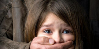 Серийный педофил пытался изнасиловать 7-летнюю девочку в торговом центре Алматы