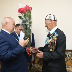Умирзак Шукеев посетил семьи ветеранов Великой Отечественной войны Умирзак Шукеев посетил семьи ветеранов Великой Отечественной войны