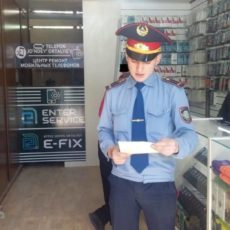 На рынках городов Туркестанской области проверяют торговые точки по сбыту б/у сотовых телефонов