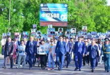 Аким Шымкента возглавил шествие «Поклонись героям»