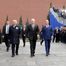 Н. Назарбаев стал почетным гостем военного парада в Москве