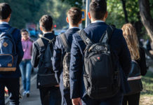 О крупных долгах родители потерпевших узнавали после звонков сотрудников банка Казахстанские школьники