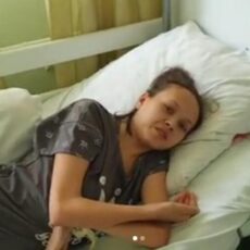 Александру Песецкую перевели в платную клинику Александра Песецкая