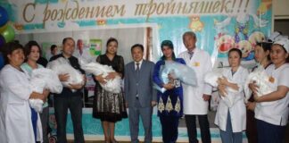 В Туркестане из роддома выписали домой сразу две тройни