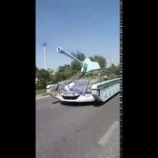 Танк Т-34 с надписью «На Берлин» проехал по улицам Шымкента Танк Т-34 с надписью "На Берлин" проехал по улицам Шымкента