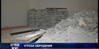 В Жетысае из-за дождей жители рискуют остаться без крыши над головой В Жетысае дома рушатся от проливных дождей