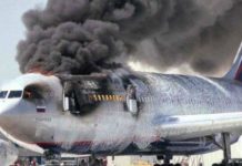 Самолет сгорел в Шереметьево: МИД проверяет наличие казахстанцев на борту горит самолет