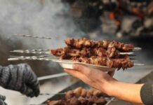 Антибиотики обнаружили в «кавказском» шашлыке