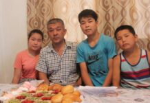 Шымкентский водоканал помог многодетному отцу-одиночке