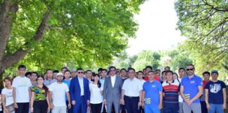 Госслужащие Шымкента отметили свой профессиональный праздник