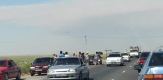 Наказать всех виновных в ЧП в Арыси поручил Токаев Люди покидают Арысь, спасаясь от взрывов