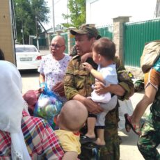 Пожарные и спасатели Шымкента помогают прибывшим арысцам