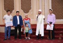 Инвалиду, отцу из многодетной семьи подарили дом в Туркестанской области