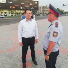 Площадь Аль-Фараби в Шымкенте опустела: участники шествия разошлись