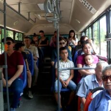 2 млрд планировалось потратить из бюджета Шымкента на субсидирование социальных маршрутов Пассажиры в автобусе
