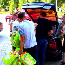 В Шымкента в школе №1 пострадавшие получают помощь от горожан