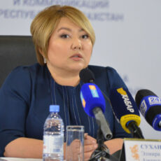 Заставила купить детям гаджеты. В чем обвиняют Суханбердиеву