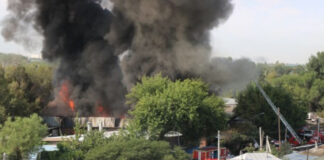 Во время тушения пожара в Алматы произошло несколько вспышек и взрывов