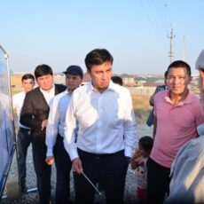 Аким Шымкента проверил ход работ по строительству дорог в мкр Асар-2
