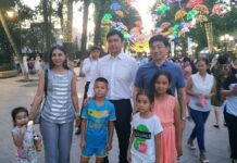 Аким Шымкента и Бауыржан Байбек прогулялись по Арбату Габидулла Абдрахимов и Бауыржан Байек на шымкентском Арбате