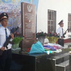 В Сарыагашском районе почтили память погибших сотрудников полиции память погибших сотрудников полиции